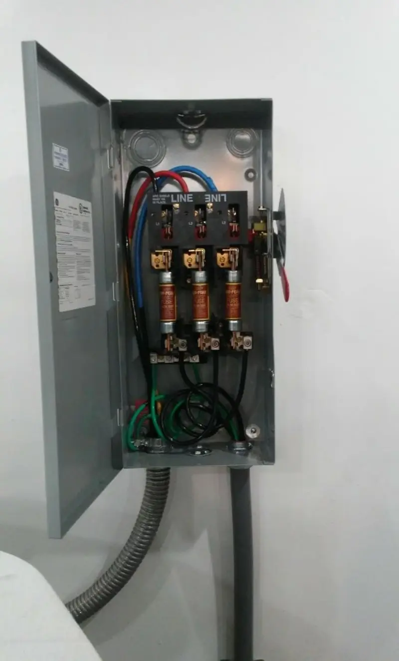 Three-phase disconnect switch installed for Smoke Detector Installation in Willow Park